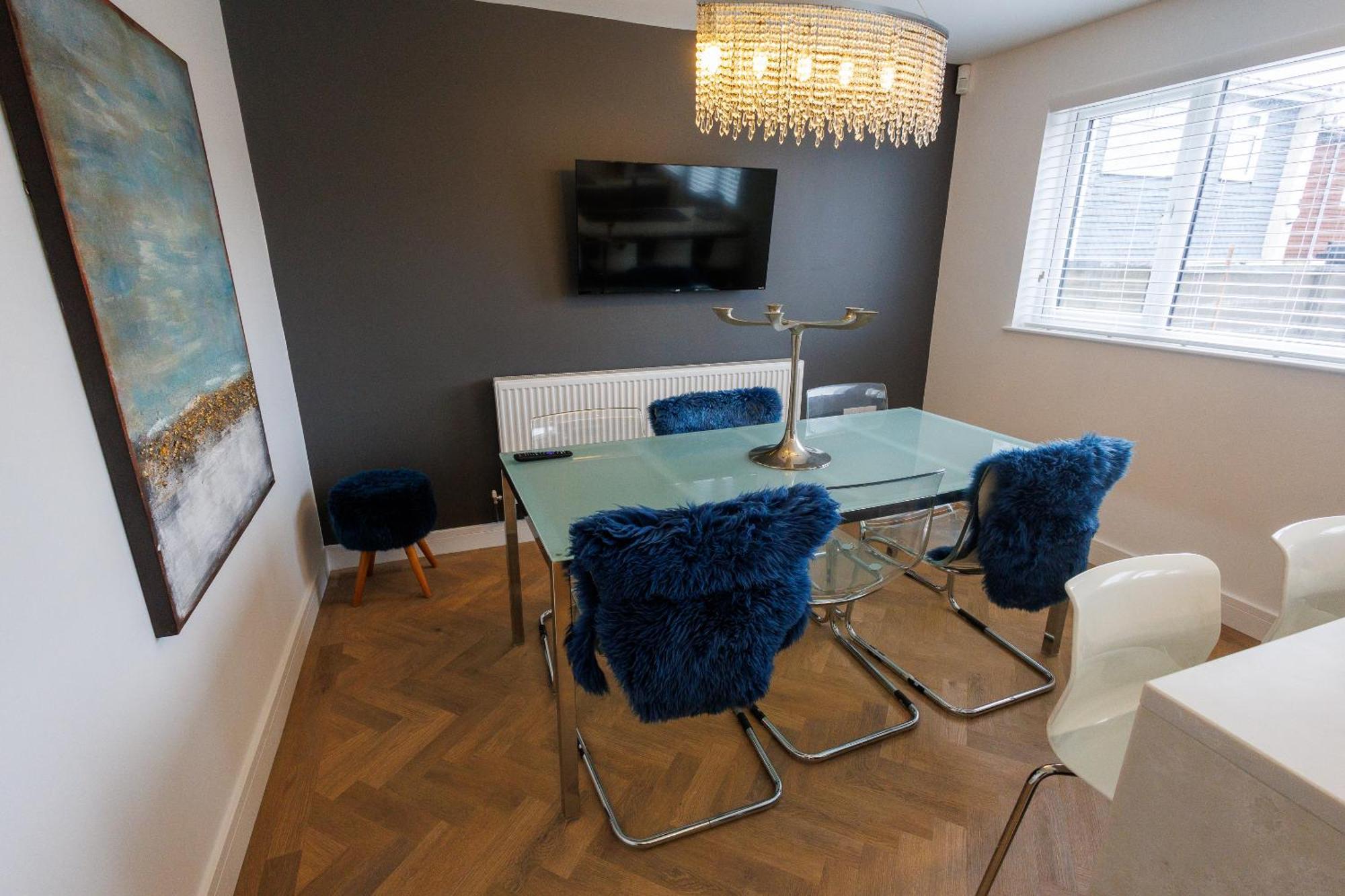 Uber Stylish 3 Bedroom Home Off Road Parking Near Town Centre And Bike Park Wales Merthyr Tydfil Exteriör bild