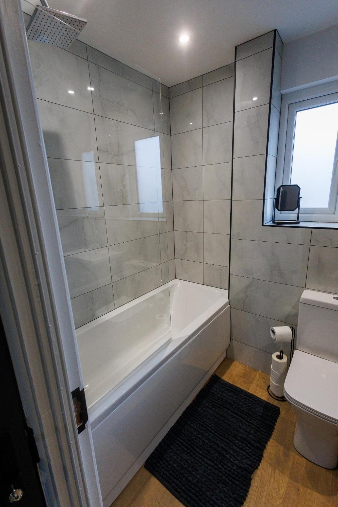 Uber Stylish 3 Bedroom Home Off Road Parking Near Town Centre And Bike Park Wales Merthyr Tydfil Exteriör bild