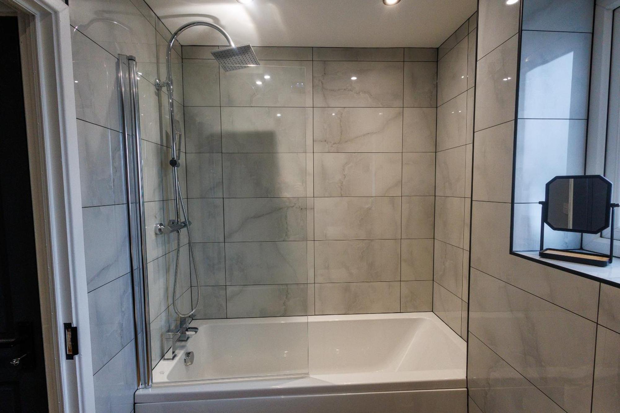 Uber Stylish 3 Bedroom Home Off Road Parking Near Town Centre And Bike Park Wales Merthyr Tydfil Exteriör bild