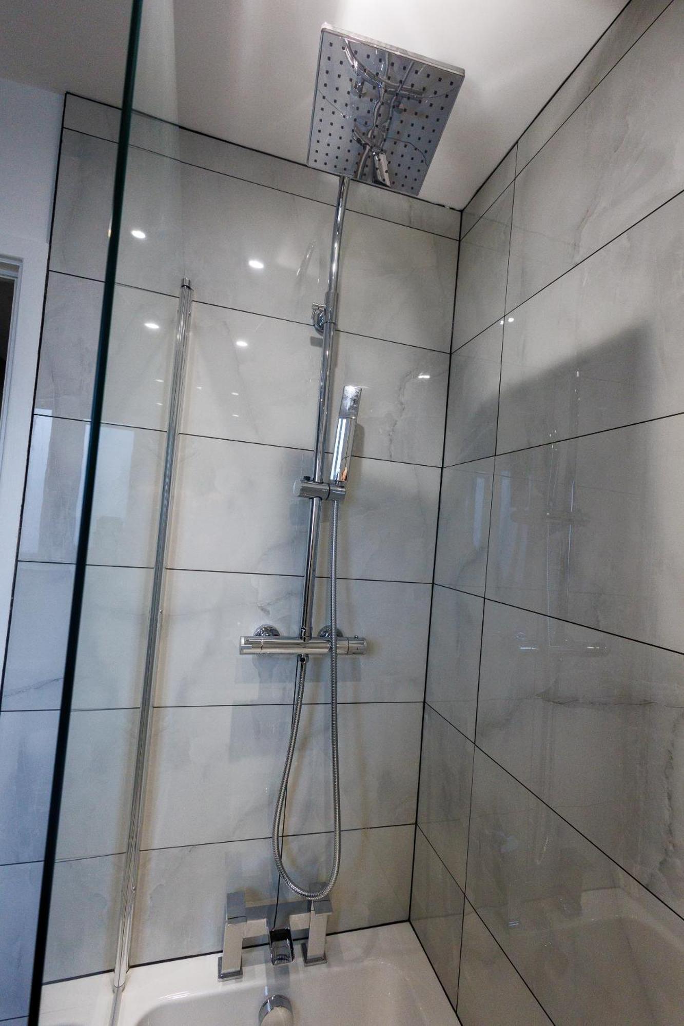 Uber Stylish 3 Bedroom Home Off Road Parking Near Town Centre And Bike Park Wales Merthyr Tydfil Exteriör bild