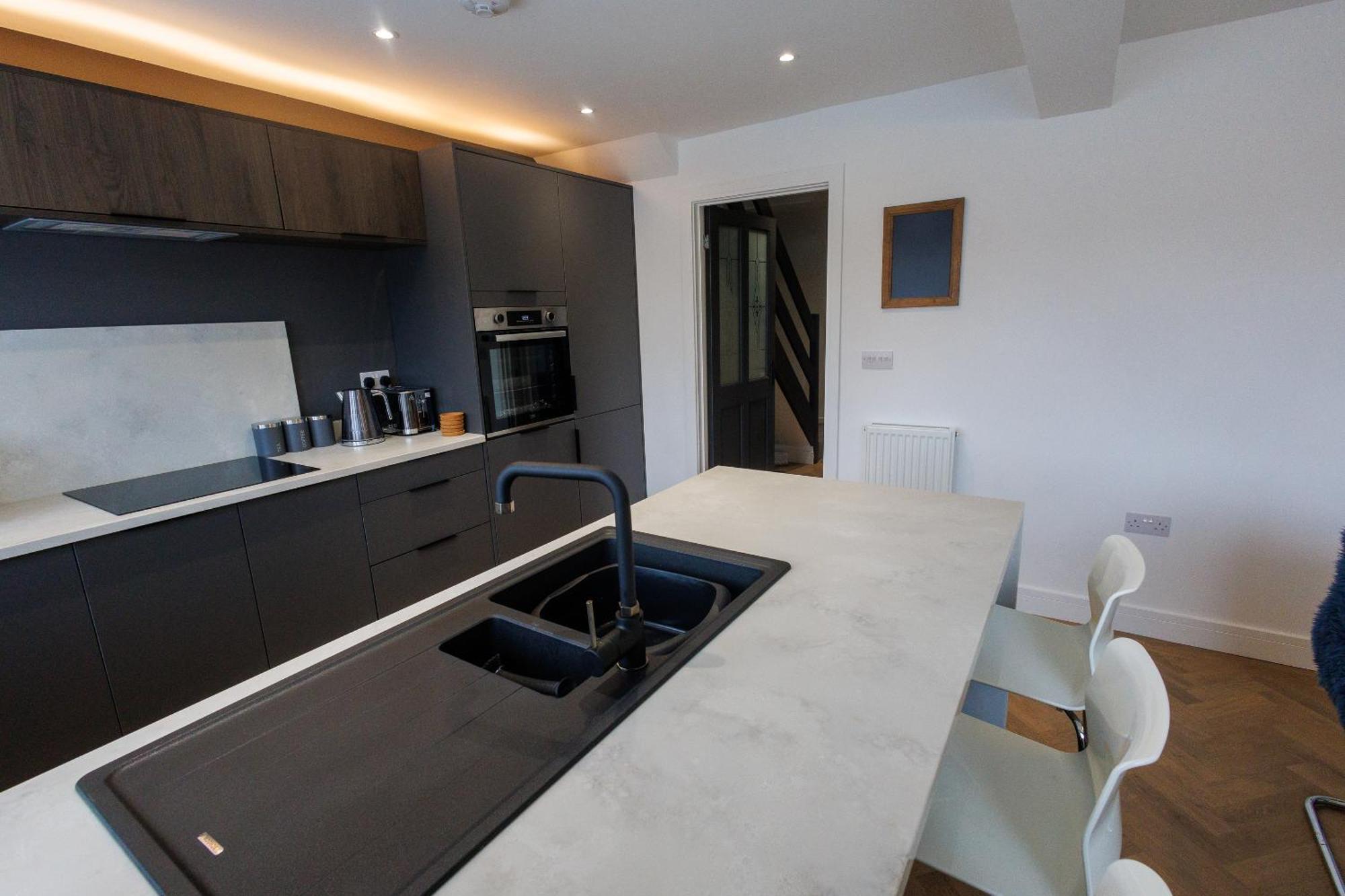 Uber Stylish 3 Bedroom Home Off Road Parking Near Town Centre And Bike Park Wales Merthyr Tydfil Exteriör bild